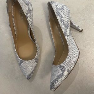 SOLD!!** NEW Michael Kors Flex Pumps Size 7